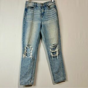 American Eagle Women’s Distressed Mom Jeans Light Blue Wash Size 4 Regular FLAW